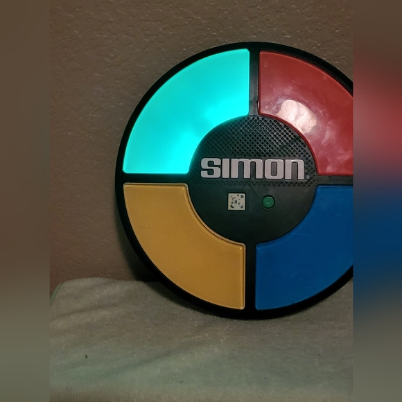 Simon Says Memory Electronic Memory Game Tested And Working 2013 ITEM 1897 - Picture 2 of 6